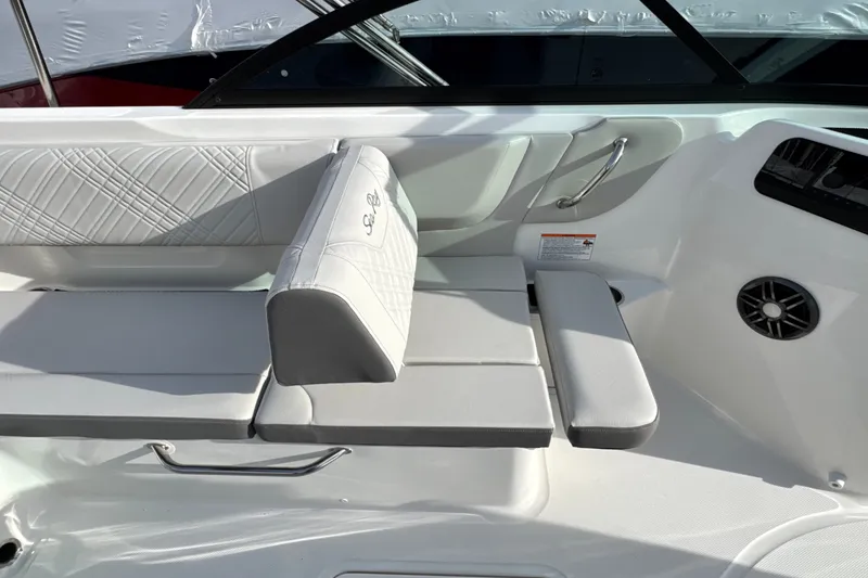 Slide: The Image of Sea Ray SDX 230 Outboard 2026 - 19