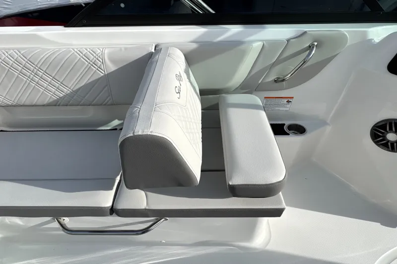 Slide: The Image of Sea Ray SDX 230 Outboard 2026 - 20