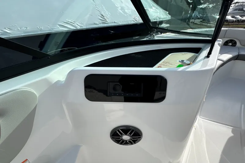 Slide: The Image of Sea Ray SDX 230 Outboard 2026 - 21