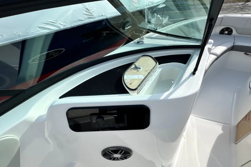 Slide: The Image of Sea Ray SDX 230 Outboard 2026 - 22