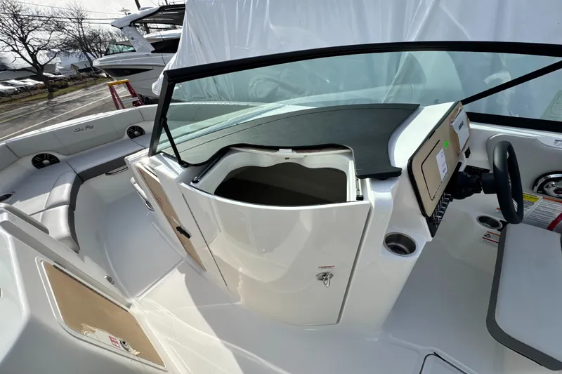 Slide: The Image of Sea Ray SDX 230 Outboard 2026 - 28