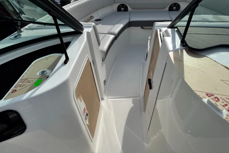 Slide: The Image of Sea Ray SDX 230 Outboard 2026 - 33