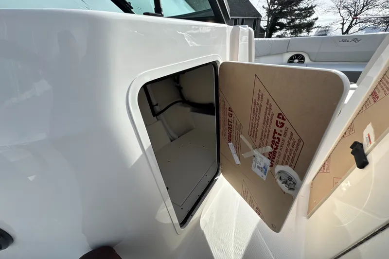 Slide: The Image of Sea Ray SDX 230 Outboard 2026 - 34