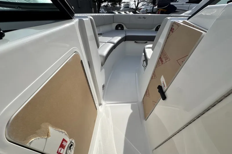 Slide: The Image of Sea Ray SDX 230 Outboard 2026 - 35