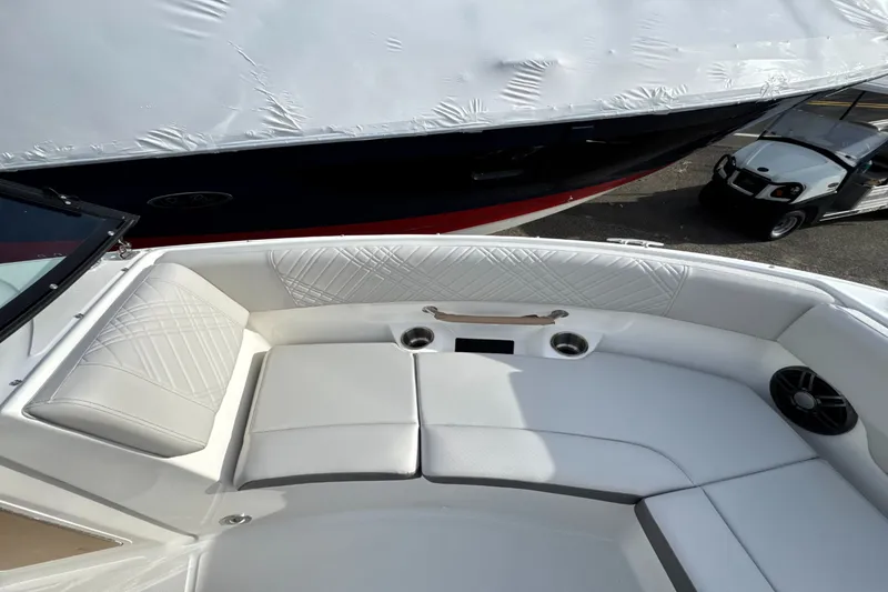 Slide: The Image of Sea Ray SDX 230 Outboard 2026 - 39