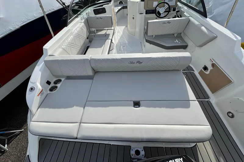 Slide: The Image of Sea Ray SDX 230 Outboard 2026 - 4