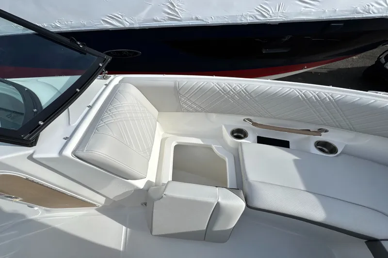 Slide: The Image of Sea Ray SDX 230 Outboard 2026 - 40