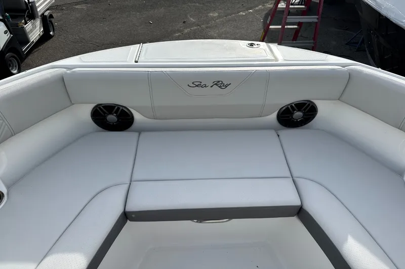 Slide: The Image of Sea Ray SDX 230 Outboard 2026 - 41