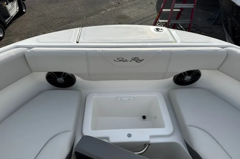 Slide: The Image of Sea Ray SDX 230 Outboard 2026 - 42