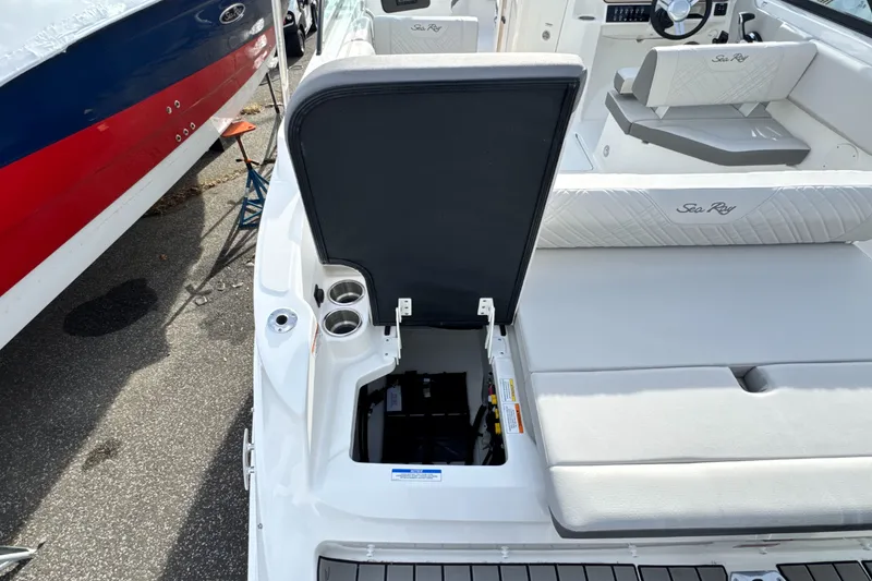 Slide: The Image of Sea Ray SDX 230 Outboard 2026 - 6