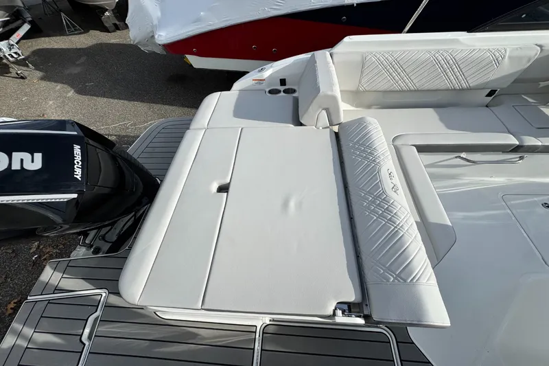 Slide: The Image of Sea Ray SDX 230 Outboard 2026 - 8