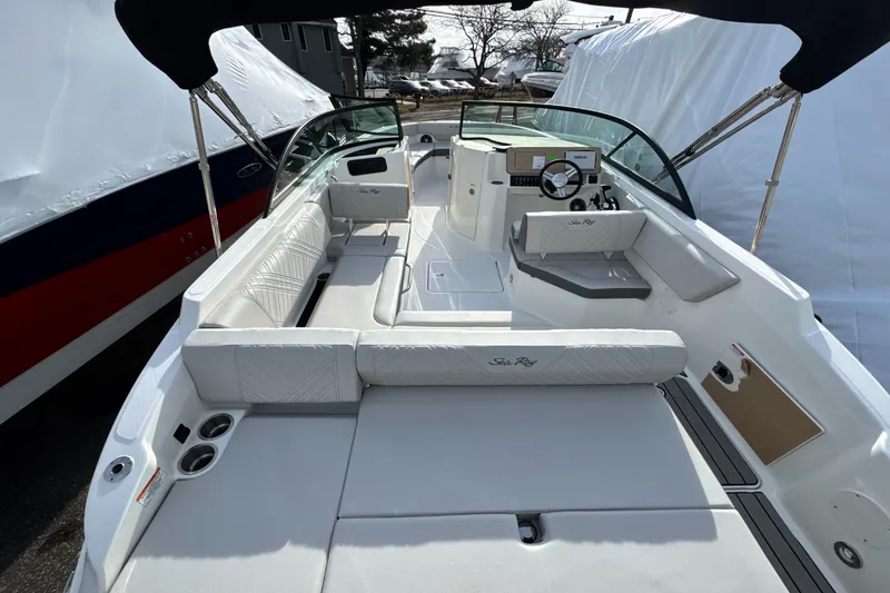 Slide: The Image of Sea Ray SDX 230 Outboard 2026 - 9