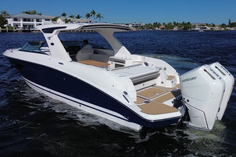 Slide: The Image of Sea Ray SLX 350 Outboard 2026 - 10