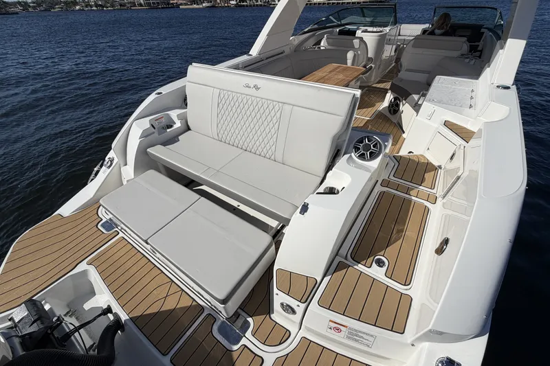 Slide: The Image of Sea Ray SLX 350 Outboard 2026 - 15