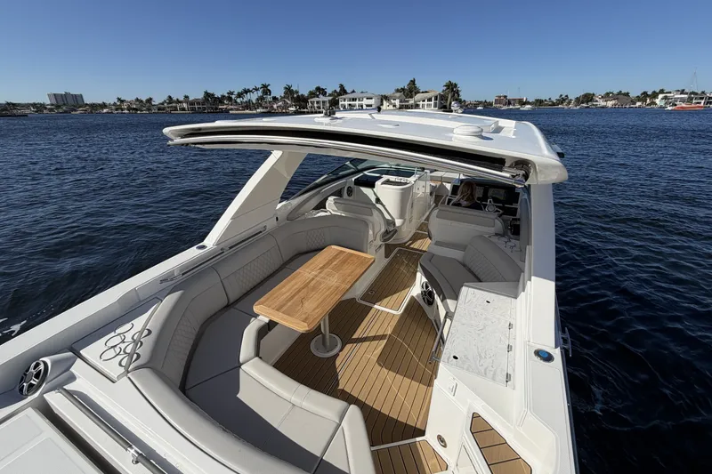 Slide: The Image of Sea Ray SLX 350 Outboard 2026 - 16