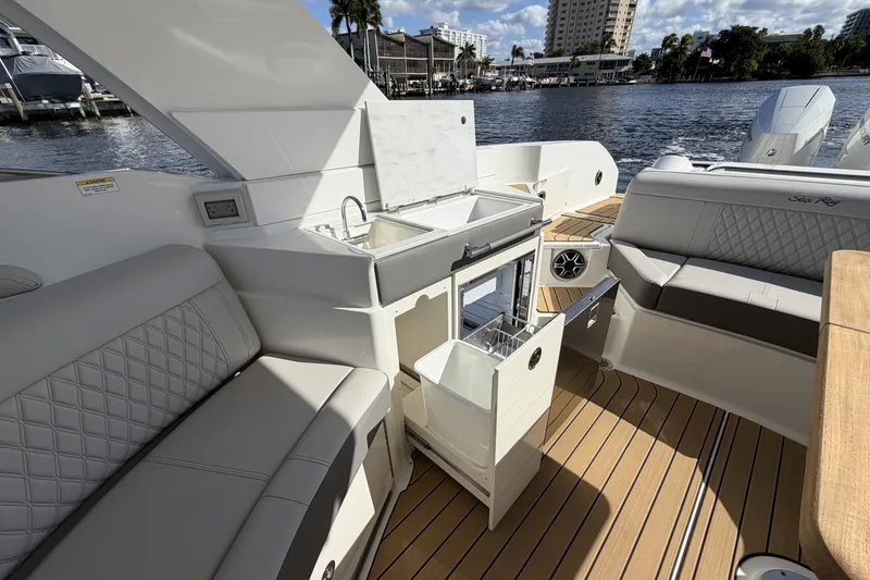 Slide: The Image of Sea Ray SLX 350 Outboard 2026 - 22