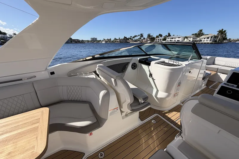 Slide: The Image of Sea Ray SLX 350 Outboard 2026 - 23