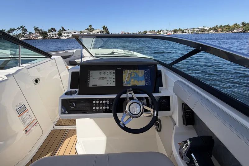 Slide: The Image of Sea Ray SLX 350 Outboard 2026 - 25