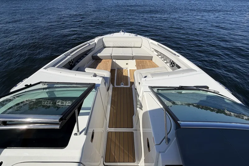 Slide: The Image of Sea Ray SLX 350 Outboard 2026 - 27