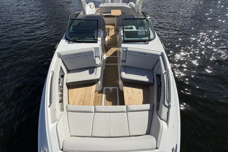 Slide: The Image of Sea Ray SLX 350 Outboard 2026 - 28