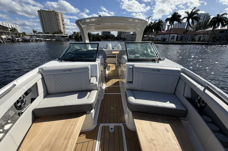 Slide: The Image of Sea Ray SLX 350 Outboard 2026 - 30