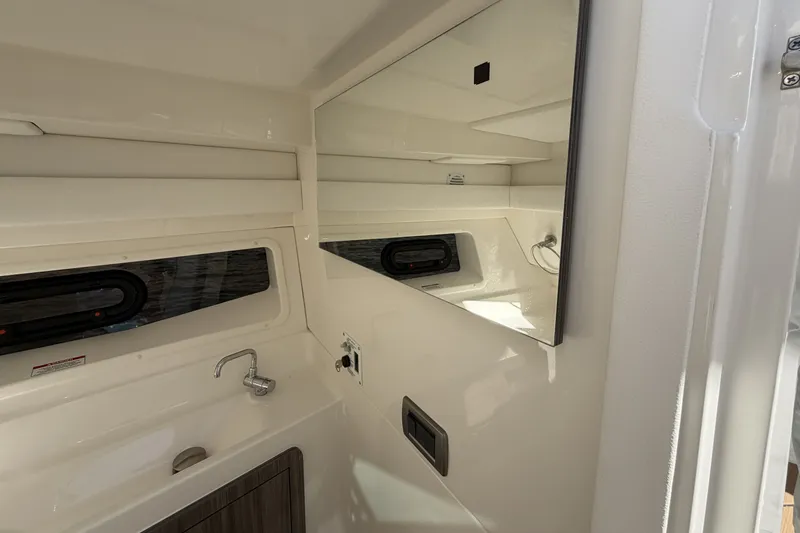 Slide: The Image of Sea Ray SLX 350 Outboard 2026 - 39