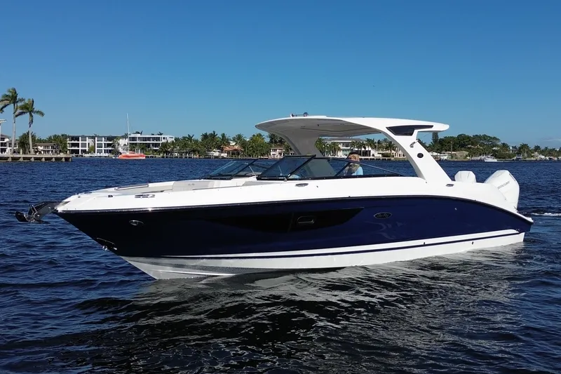 Slide: The Image of Sea Ray SLX 350 Outboard 2026 - 6