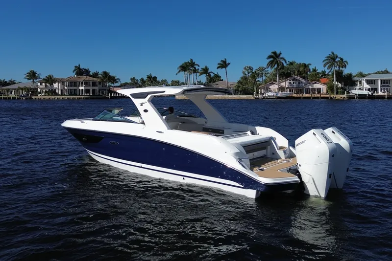 Slide: The Image of Sea Ray SLX 350 Outboard 2026 - 9