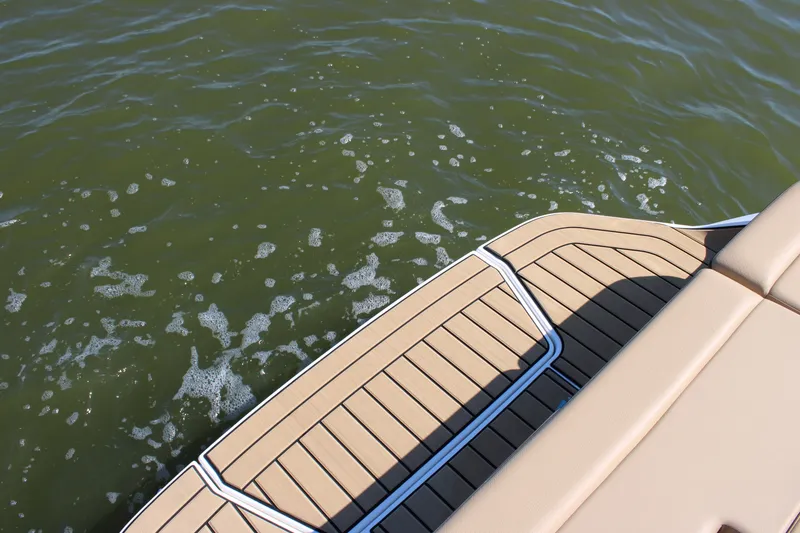 Slide: The Image of Sea Ray SDX 230 2026 - 24