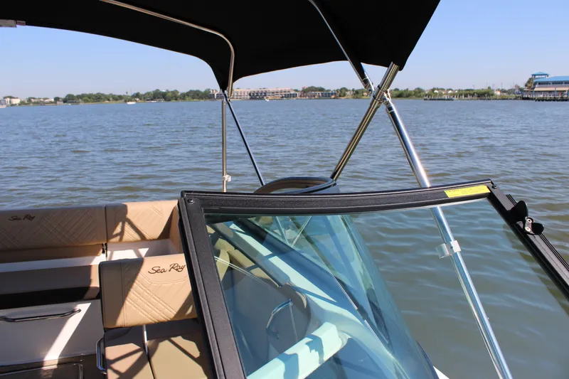 Slide: The Image of Sea Ray SDX 230 2026 - 27