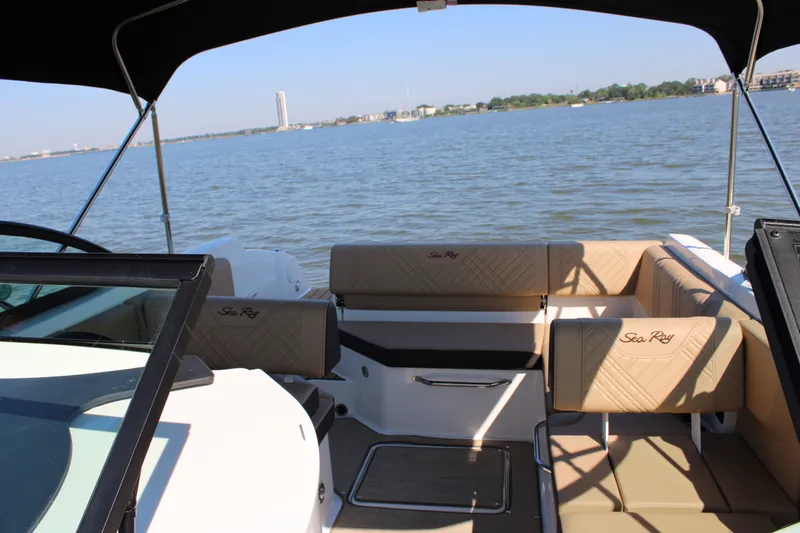Slide: The Image of Sea Ray SDX 230 2026 - 28