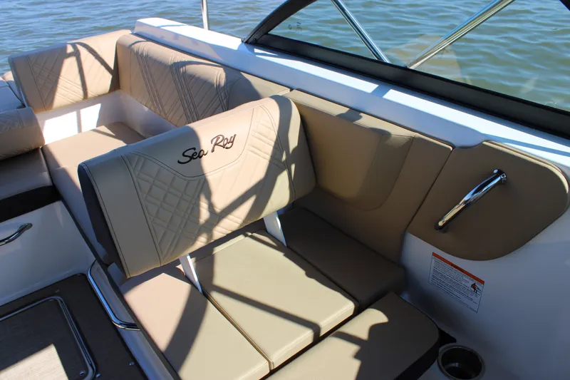 Slide: The Image of Sea Ray SDX 230 2026 - 31