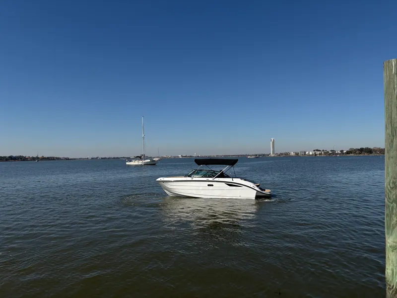 Slide: The Image of Sea Ray SDX 230 2026 - 4