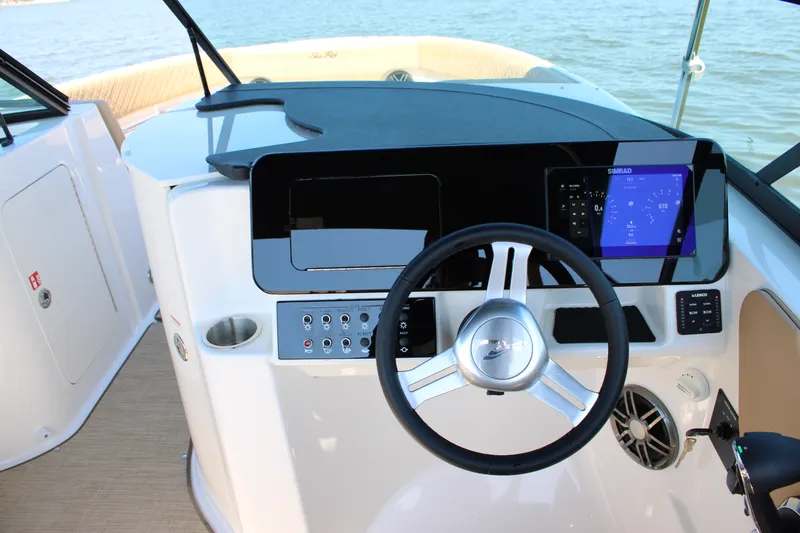 Slide: The Image of Sea Ray SDX 230 2026 - 43