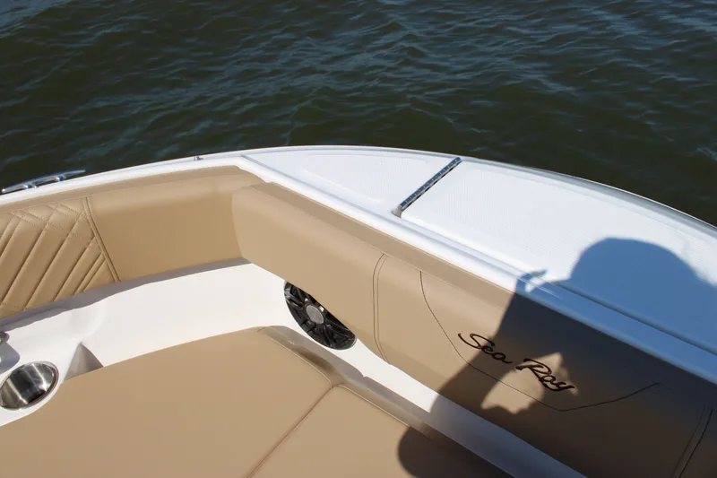 Slide: The Image of Sea Ray SDX 230 2026 - 47