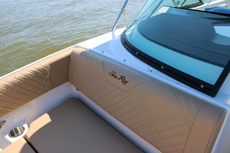 Slide: The Image of Sea Ray SDX 230 2026 - 48