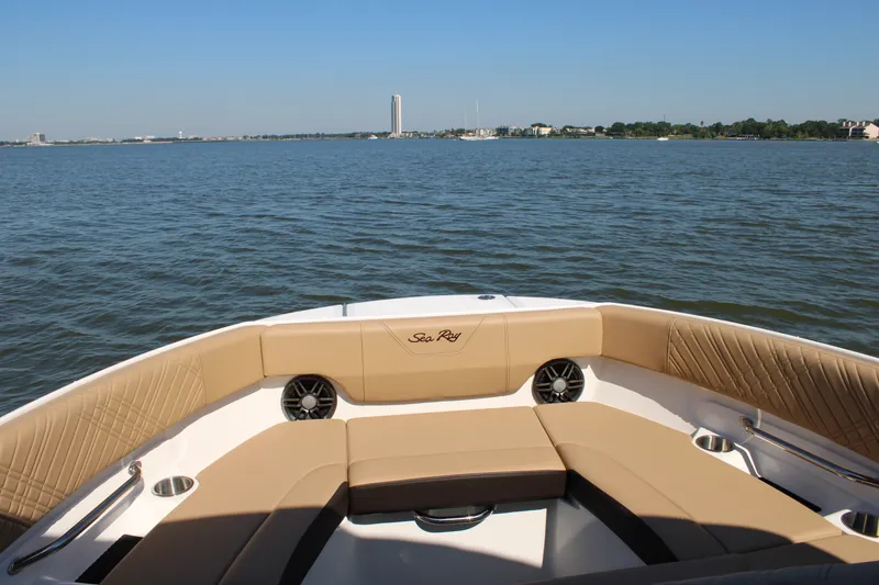 Slide: The Image of Sea Ray SDX 230 2026 - 50