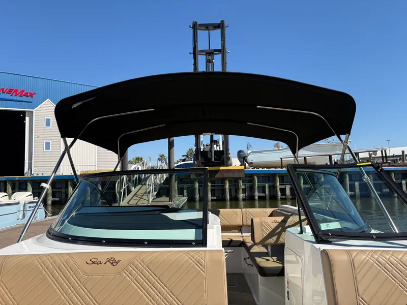 Slide: The Image of Sea Ray SDX 230 2026 - 7