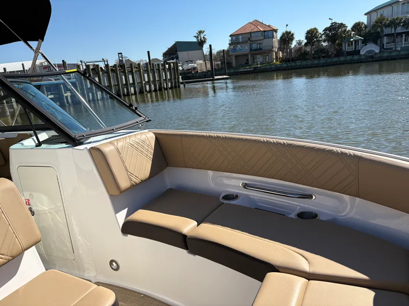 Slide: The Image of Sea Ray SDX 230 2026 - 9