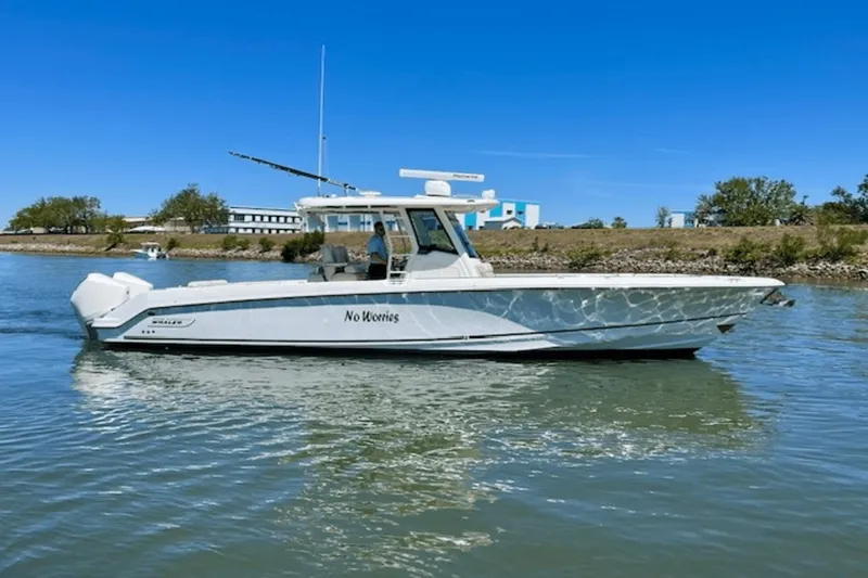 Slide: The Image of Boston Whaler 330 OUTRAGE 2019 - 0
