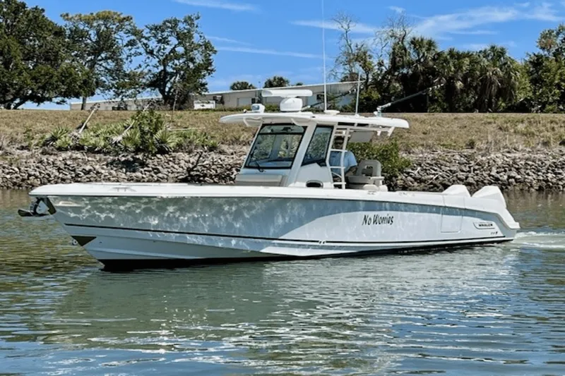 Slide: The Image of Boston Whaler 330 OUTRAGE 2019 - 1