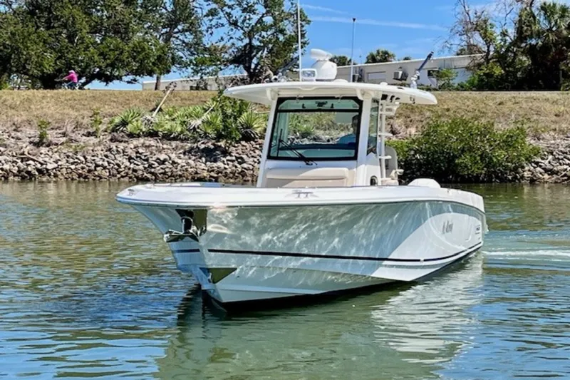 Slide: The Image of Boston Whaler 330 OUTRAGE 2019 - 10