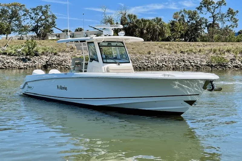Slide: The Image of Boston Whaler 330 OUTRAGE 2019 - 13
