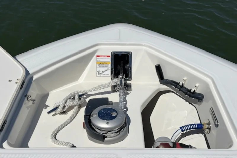 Slide: The Image of Boston Whaler 330 OUTRAGE 2019 - 16