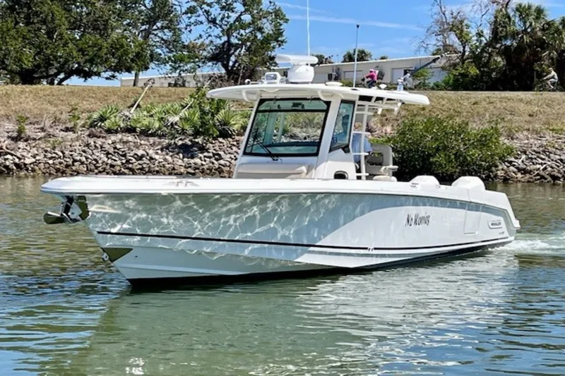 Slide: The Image of Boston Whaler 330 OUTRAGE 2019 - 2