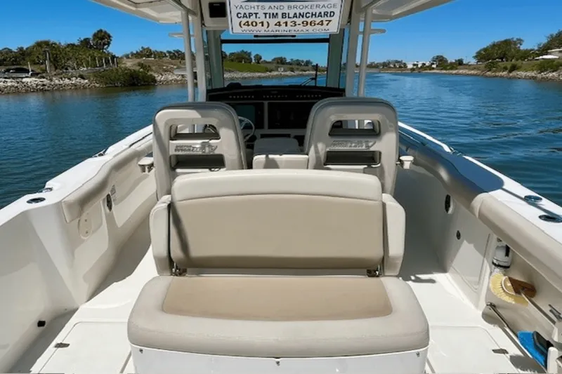 Slide: The Image of Boston Whaler 330 OUTRAGE 2019 - 20
