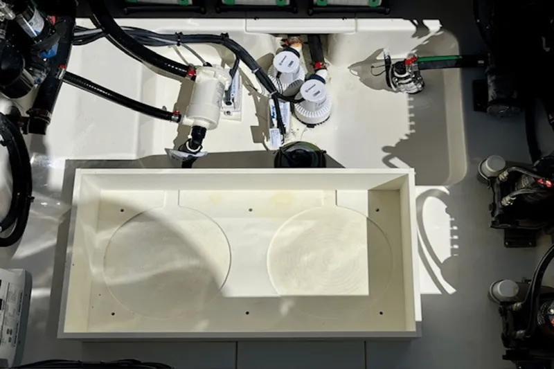 Slide: The Image of Boston Whaler 330 OUTRAGE 2019 - 28