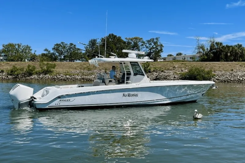 Slide: The Image of Boston Whaler 330 OUTRAGE 2019 - 5