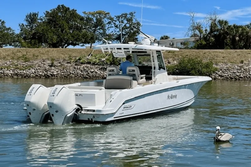 Slide: The Image of Boston Whaler 330 OUTRAGE 2019 - 6