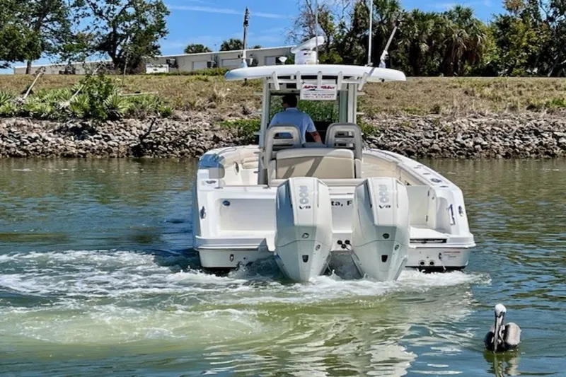 Slide: The Image of Boston Whaler 330 OUTRAGE 2019 - 7